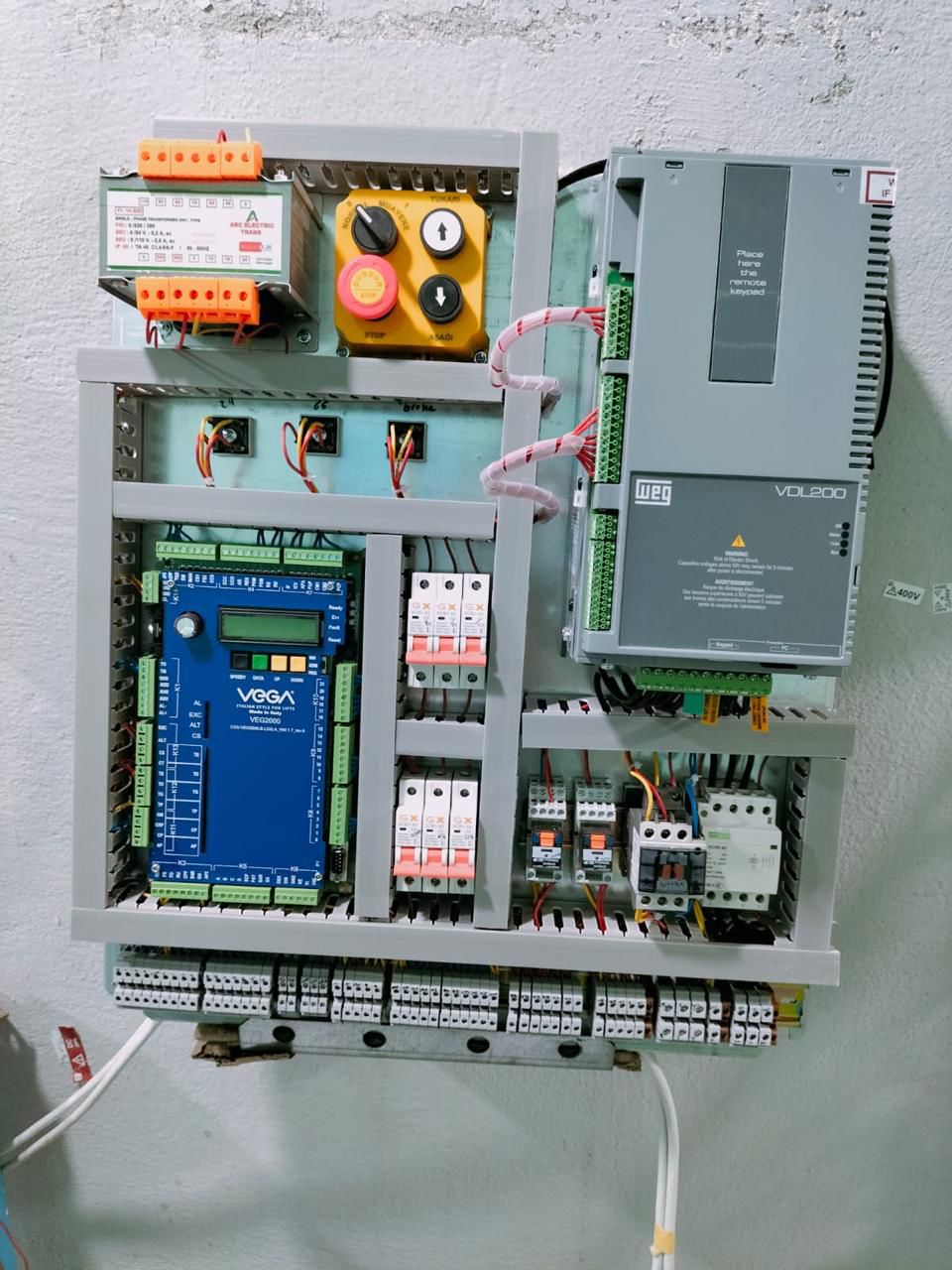 واجهة مصعد من تنفيذ المؤسسة